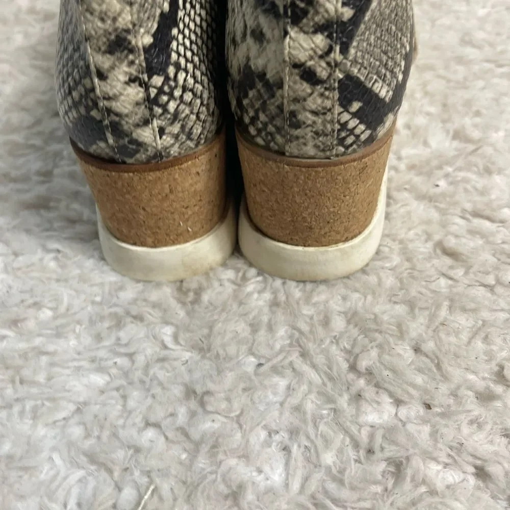 Steve Madden Korrie Lace-Up snake skin print Beige & gray Platform Sneakers SZ10